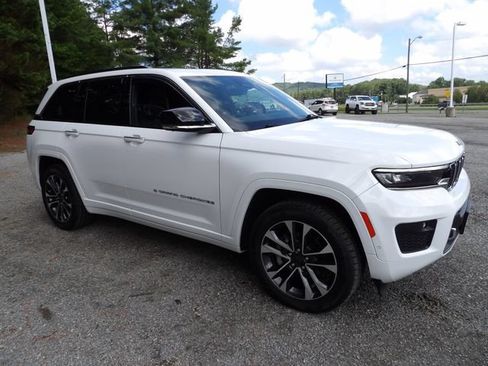 Used 2024 Jeep Grand Cherokee Overland w/ Adv Protech Group III AWD/4WD image 7