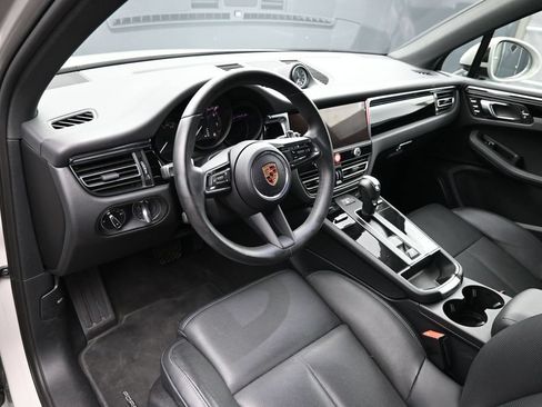 Used 2025 Porsche Macan AWD/4WD image 4