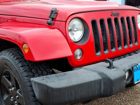 Used 2015 Jeep Wrangler Unlimited Sahara image 8