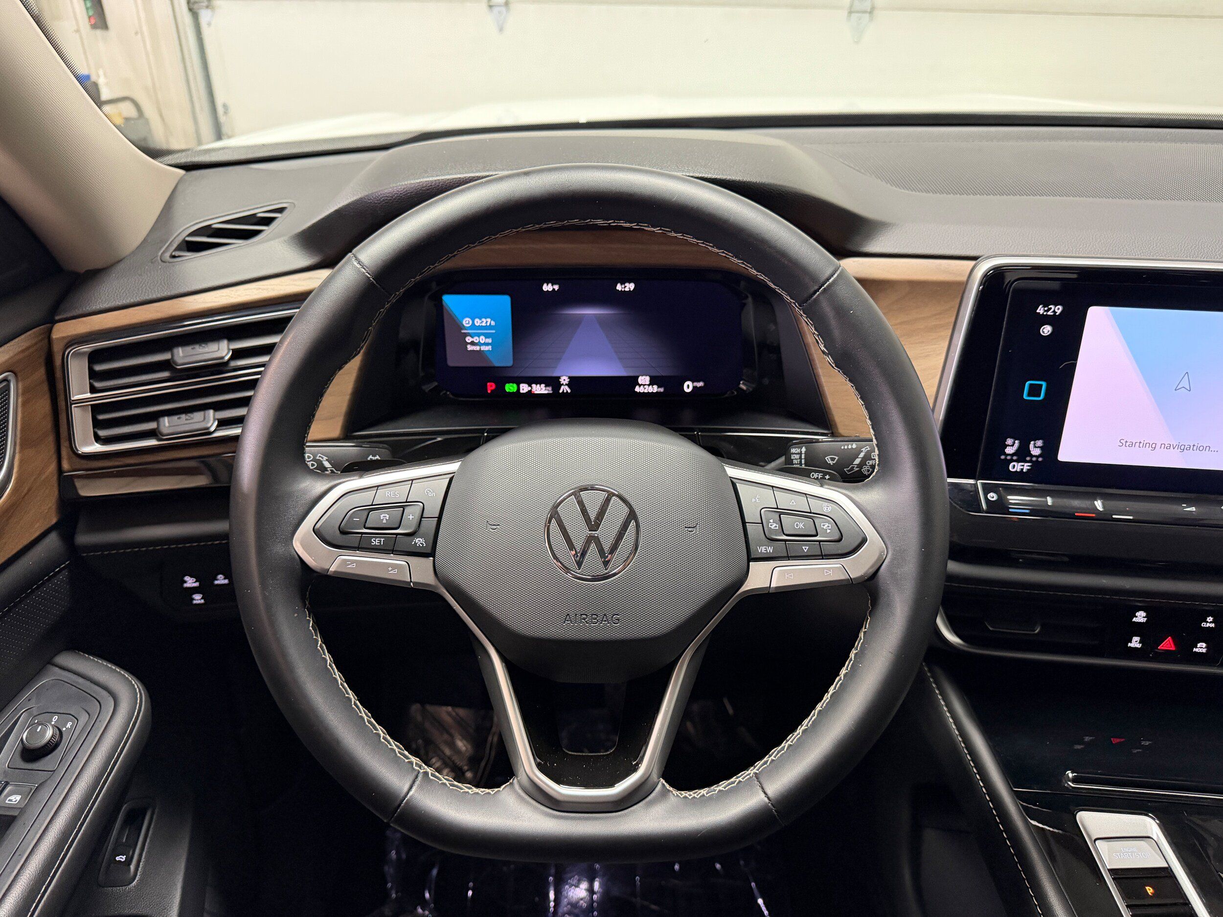 Used 2025 Volkswagen Atlas SE AWD/4WD image 18