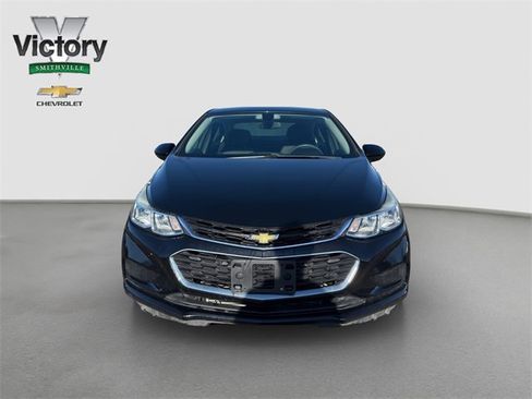 Used 2018 Chevrolet Cruze LS image 2