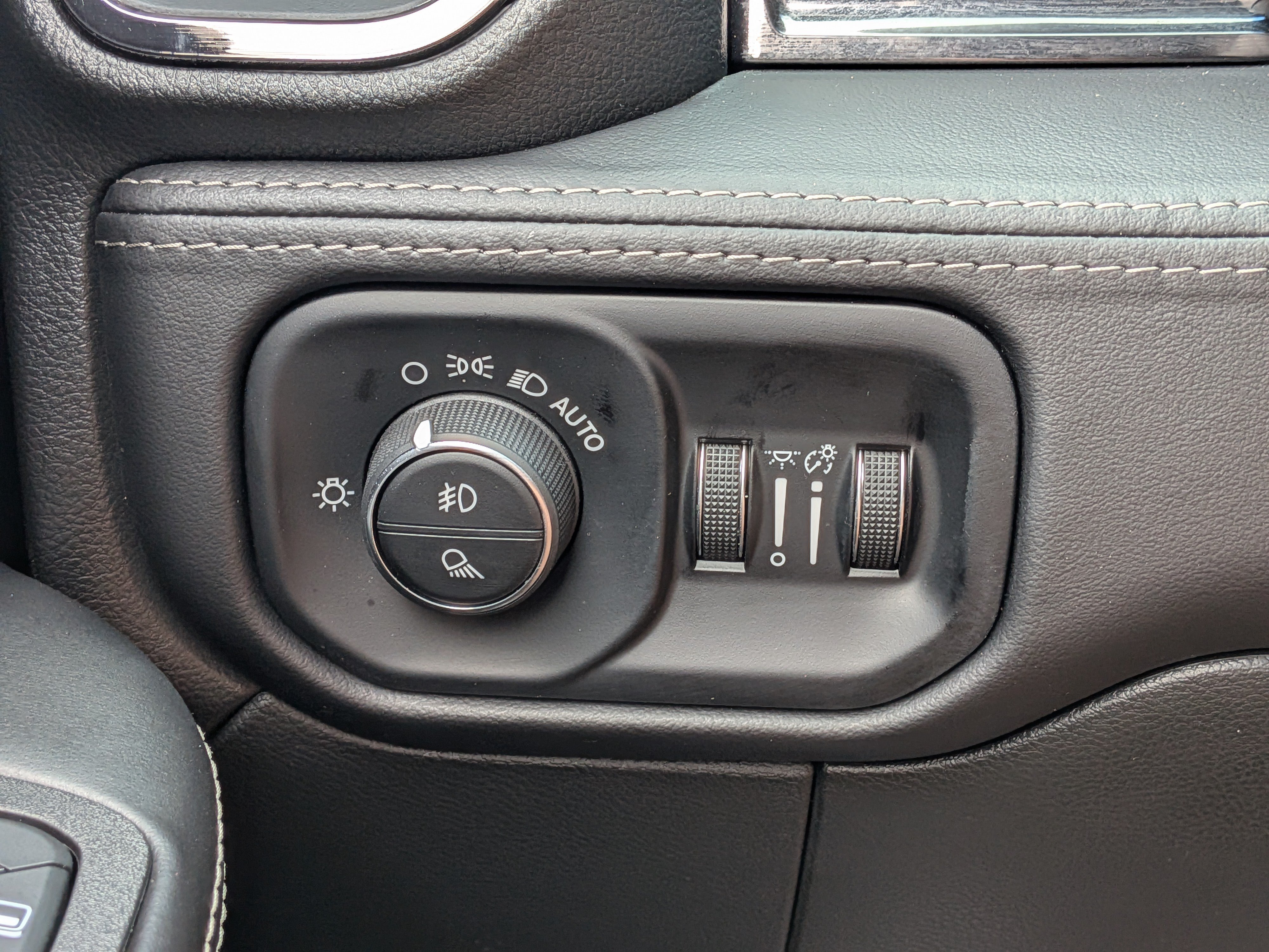 Used 2025 RAM 2500 Limited AWD/4WD image 24