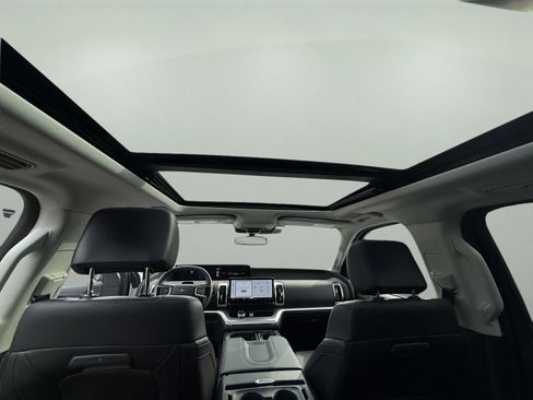 Used 2025 Ford Expedition Max Platinum w/ Driver's Package image 13