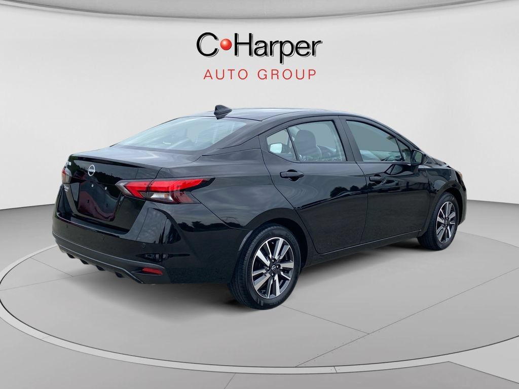 Used 2025 Nissan Versa SV FWD image 3