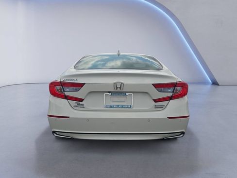 Used 2018 Honda Accord Touring image 4