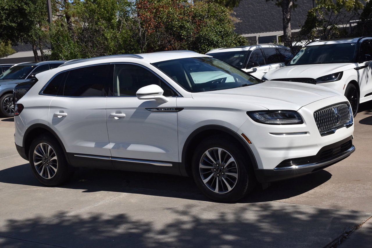 Used 2022 Lincoln Nautilus FWD w/ Premium Package image 5