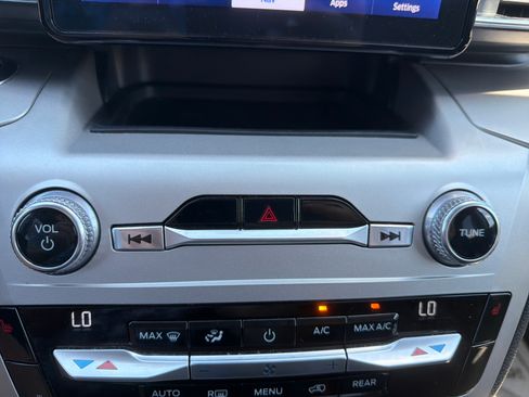Used 2021 Ford Explorer XLT w/ Equipment Group 202A AWD/4WD image 4
