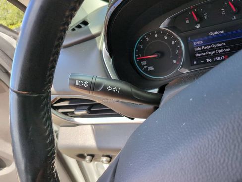Used 2020 Chevrolet Traverse LT FWD image 31