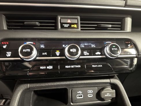 Certified 2023 Honda Pilot Touring image 27