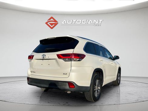 Used 2018 Toyota Highlander XLE image 7