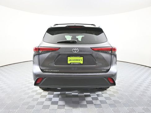 Used 2021 Toyota Highlander L image 5