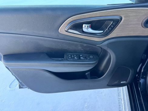 Used 2016 Chrysler 200 C w/ Premium Group image 16