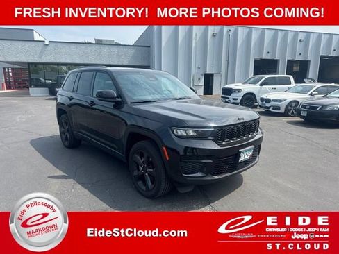 Used 2023 Jeep Grand Cherokee Altitude AWD/4WD image 1