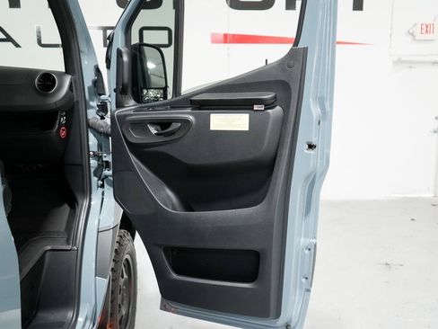 Used 2021 Mercedes-Benz Sprinter 2500 image 54