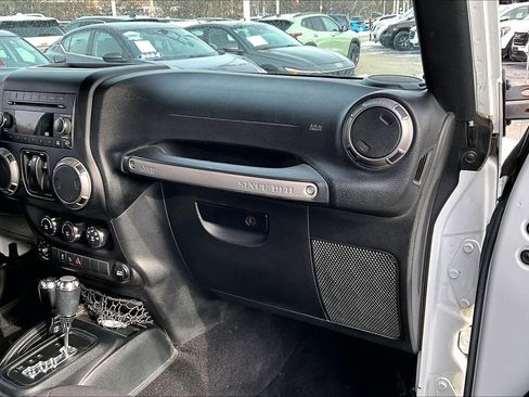 Used 2018 Jeep Wrangler Sport image 14