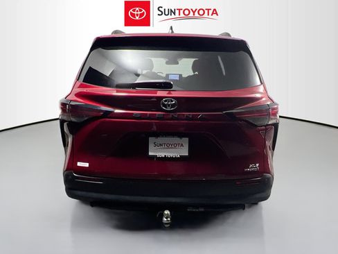 Used 2022 Toyota Sienna XLE FWD image 5