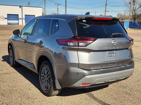 Used 2023 Nissan Rogue S image 2