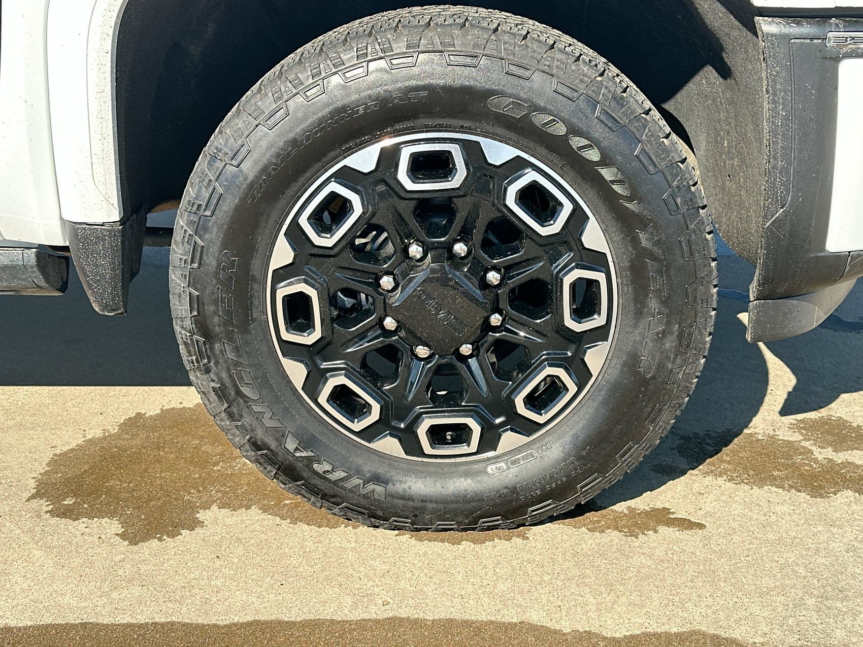 Used 2025 GMC Sierra 3500 AT4 w/ AT4 Preferred Package AWD/4WD image 10