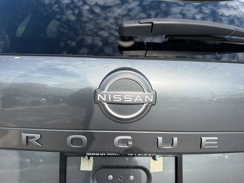 Used 2024 Nissan Rogue S FWD image 10
