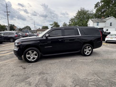Used 2018 Chevrolet Suburban LT image 20