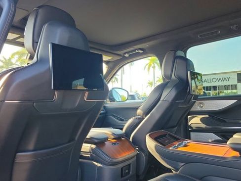 Certified 2025 Lincoln Navigator Black Label AWD/4WD image 16