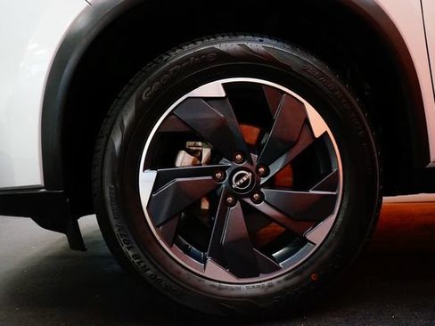 Certified 2025 Nissan Rogue SV AWD/4WD image 66