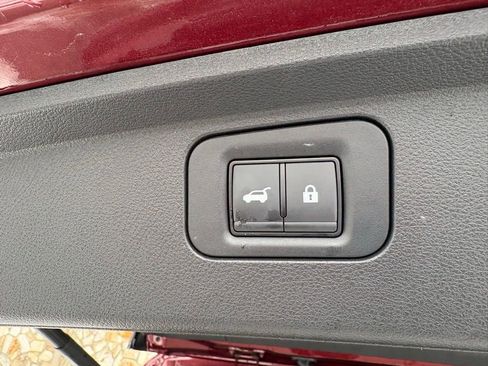 Used 2025 INFINITI QX80 Sensory image 16