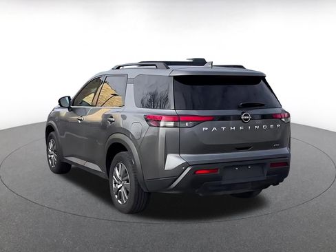 Used 2025 Nissan Pathfinder SV image 11