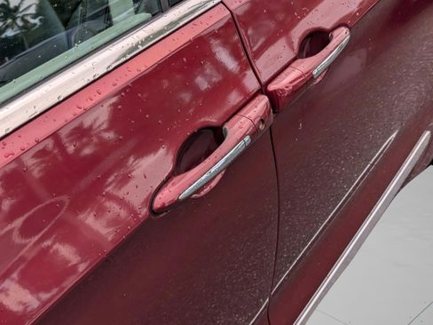 Used 2017 Chrysler Pacifica Touring-L image 17