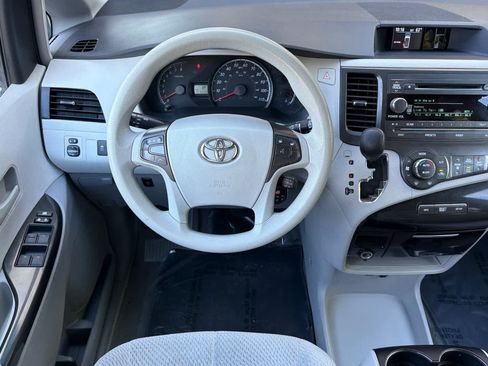 Used 2013 Toyota Sienna LE FWD image 16