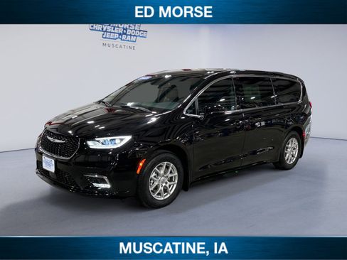 New 2025 Chrysler Pacifica Select w/ Uconnect Theater Family Group image 1