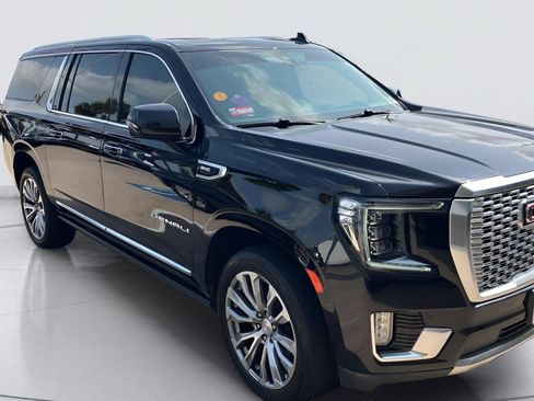 Used 2021 GMC Yukon XL Denali w/ Denali Premium Package RWD image 3