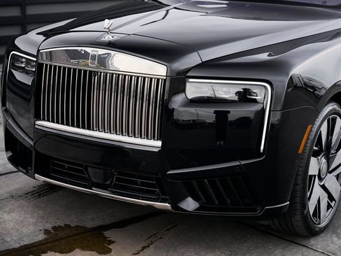 Used 2026 Rolls-Royce Cullinan AWD/4WD image 7
