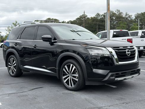 Used 2024 Nissan Pathfinder Platinum w/ Cargo Package AWD/4WD image 15