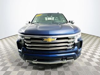 Used 2022 Chevrolet Silverado 1500 High Country w/ High Country Premium Package AWD/4WD video 3