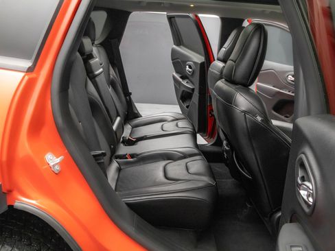 Used 2019 Jeep Cherokee Trailhawk image 35