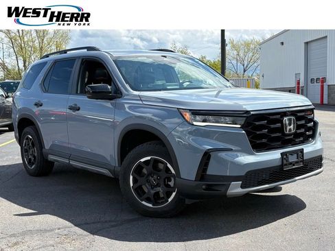 Used 2025 Honda Pilot TrailSport image 1