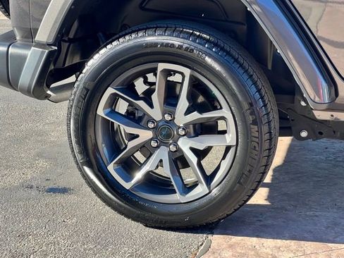 Used 2024 Jeep Wrangler Unlimited image 22