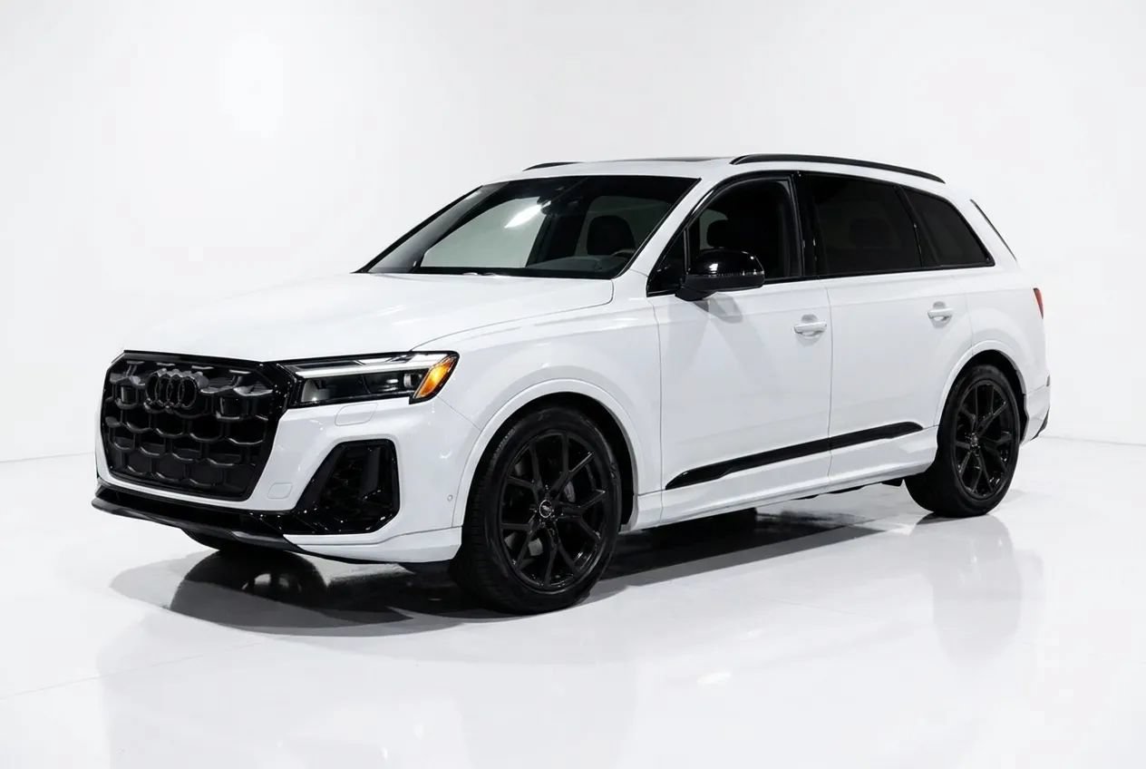 Used 2025 Audi SQ7 Premium Plus AWD/4WD image 2