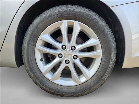 Used 2018 Chevrolet Malibu LT FWD image 4