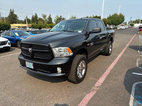 Used 2018 RAM 1500 Express w/ Express Value Package AWD/4WD image 3