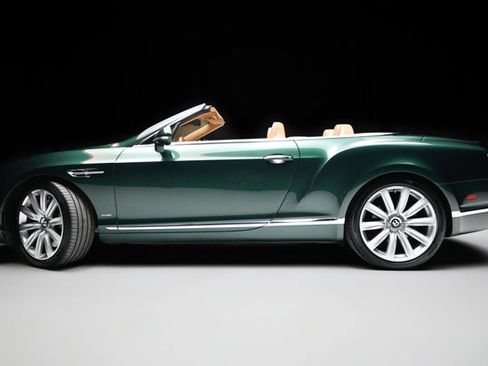 Used 2017 Bentley Continental GT image 24