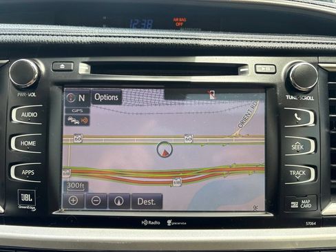 Used 2015 Toyota Highlander Limited Platinum FWD image 23