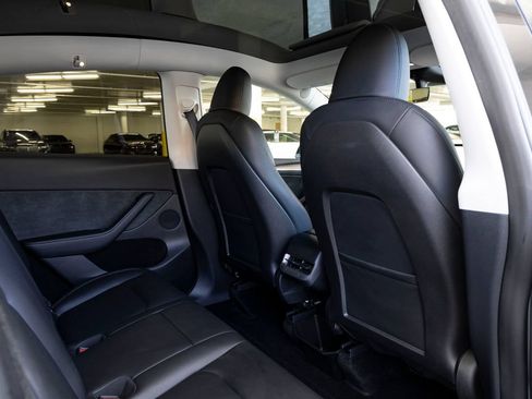 Used 2023 Tesla Model Y Long Range AWD/4WD image 24