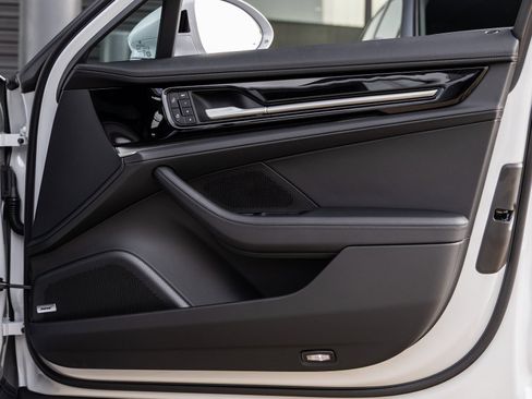 Certified 2026 Porsche Panamera RWD image 43