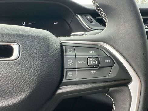 Used 2025 Jeep Grand Cherokee L Laredo image 29