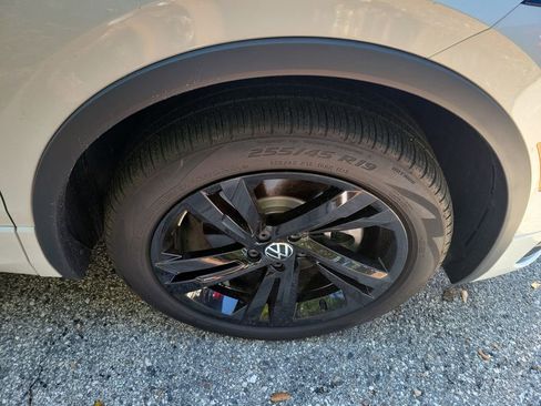 Used 2024 Volkswagen Tiguan SE R-Line image 13