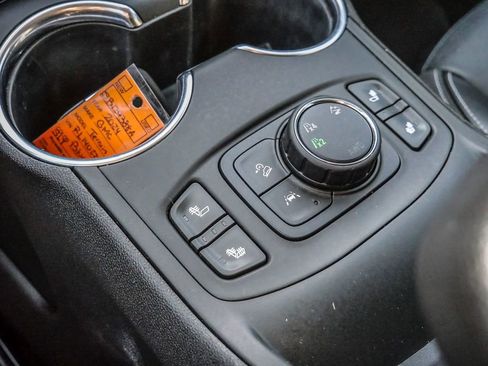 Used 2024 GMC Terrain SLT image 31