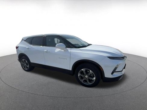 Used 2025 Chevrolet Blazer LT FWD image 2