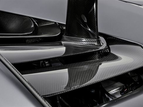 Used 2019 McLaren Senna RWD image 16